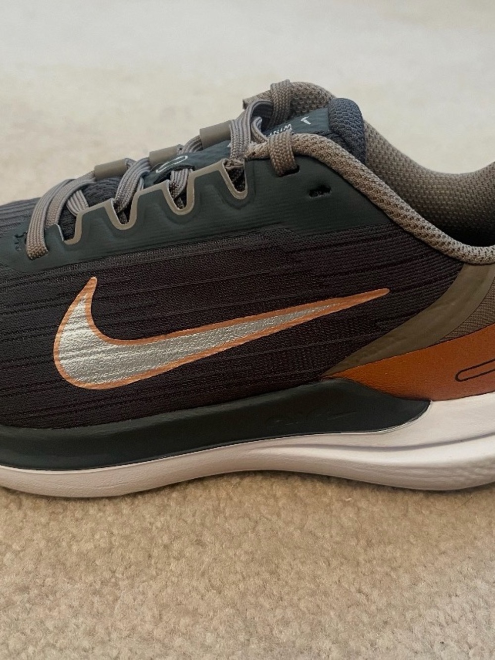 Nike Winflo 9 Running Shoes Women’s Size 6 Gray Bronze DD8686-005 NEW - Picture 9 of 10